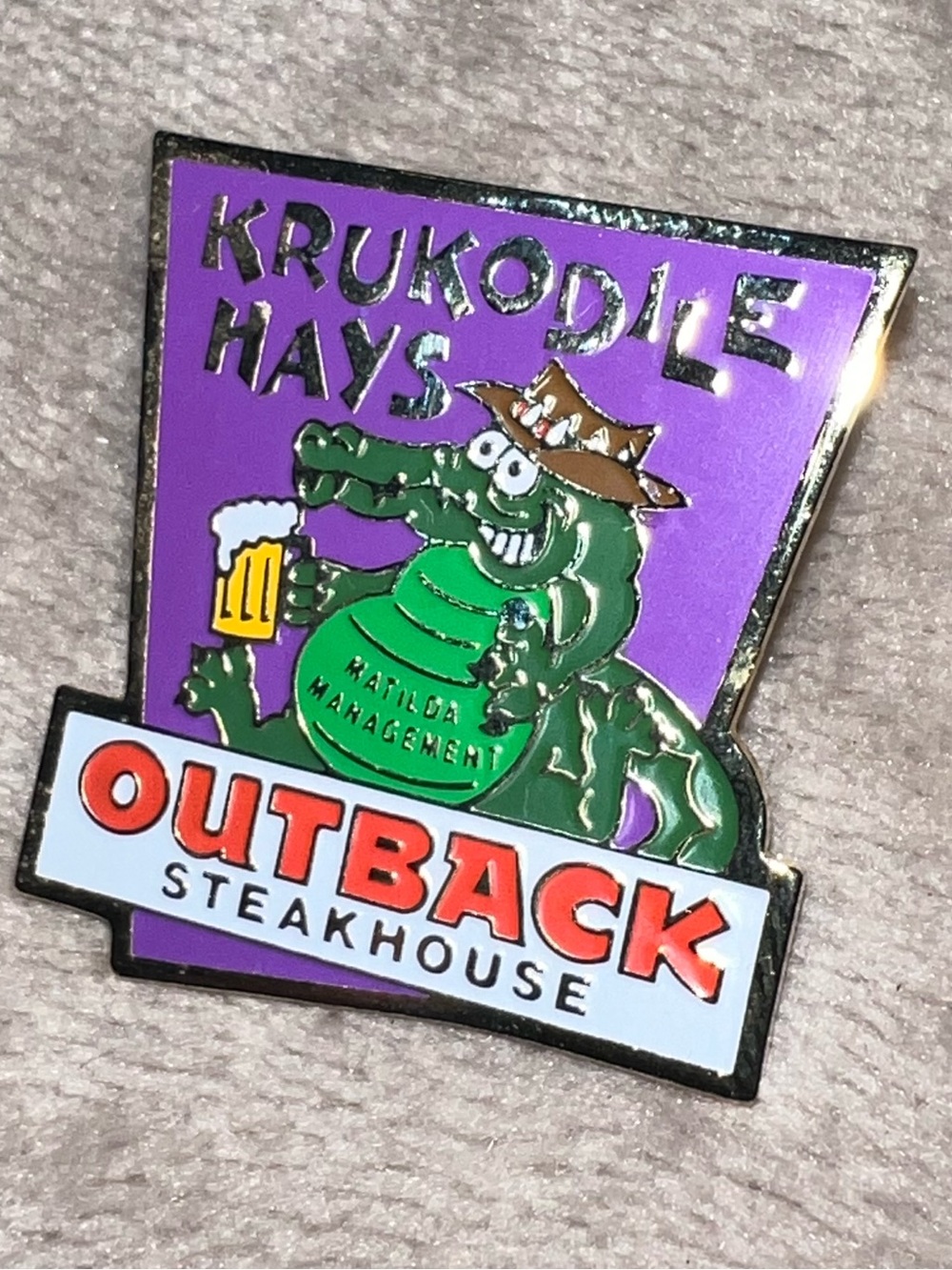 Vintage outback steakhouse Lapel Pin krukodile.L Hays